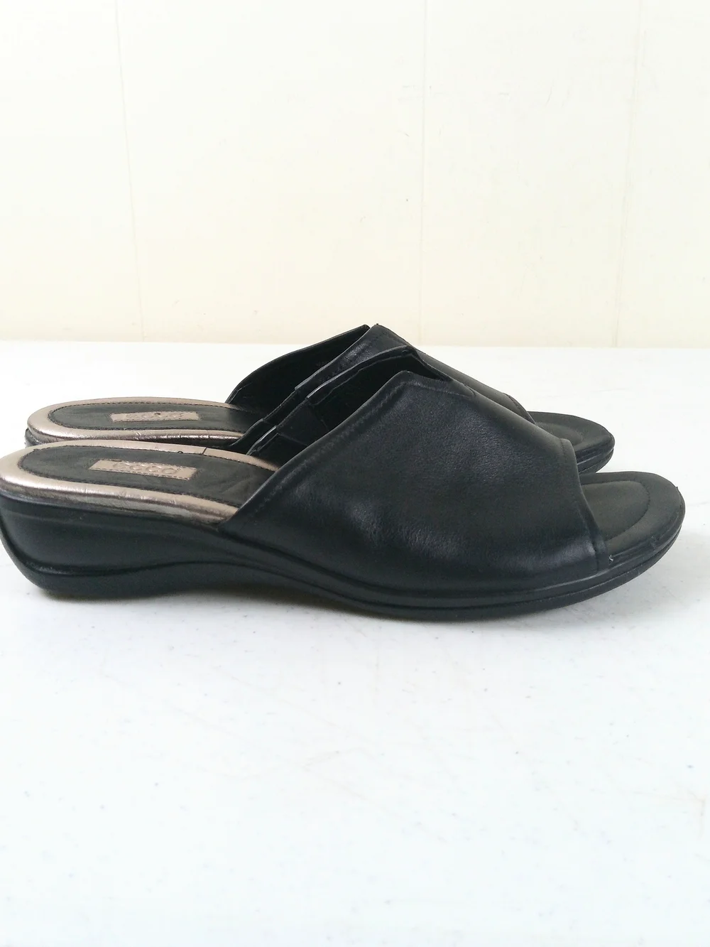 Ecco Black Women's Leather Slide Sandals Size 40 US 9/9.5 Comfort Slip On Shoes